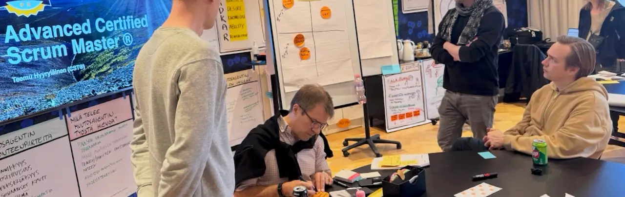 A-CSM participant facilitating a discussion in front of a post-it wall